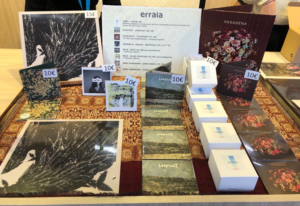 Lagunok!
<a href="/durangokoazoka/">Durangoko Azoka</a>-ra bazatozte, Goienkale 60an topatuko gaituzue.

Aurten, <a href="/konpostaldea/">konpost</a>-ren, #arri-ren eta <a href="/pasadenamusika/">Pasadena</a>-ren nobedadeak dakartzagu, baina aurreko urteetako diskoak ere izango dituzue eskuragarri.
Etorri bisitan!