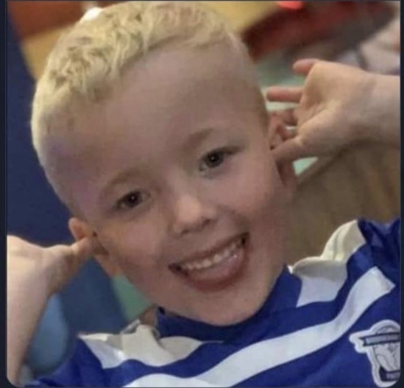 “I want you to feed me”
“No one loves me”

Two sentences a 6 year old should never say. You were an avid footballer, on Sunday we’ll be playing for you Arthur.

An absolutely heartbreaking story of a beautiful little boy. You are loved Arthur. RIP King.

#arthurlabinjohughes