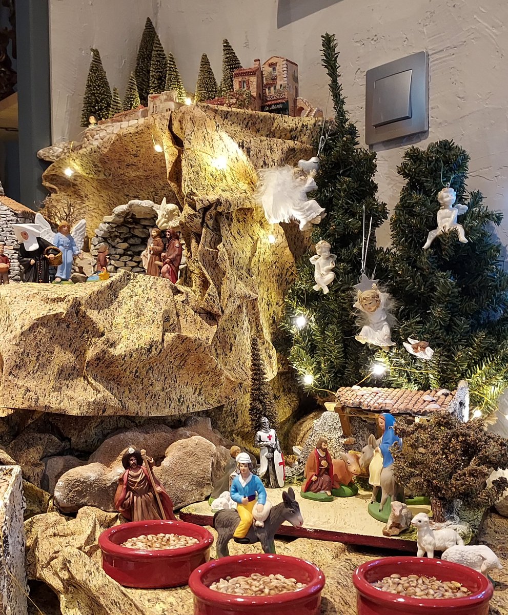 MenteCorpore34's tweet photo. #enAvent laissons germer Les Saintes #Foi #Espérance et #Charité à  l'image des coupelles de blé de La Sainte Barbe dans La Crèche 

Que #DieuLeRoy et #MarieReine nous gardent dans Le Bon Combat à contre courant de ce monde déshumanisé #Manifs4decembre #nnlr https://t.co/TwHM99jMwZ