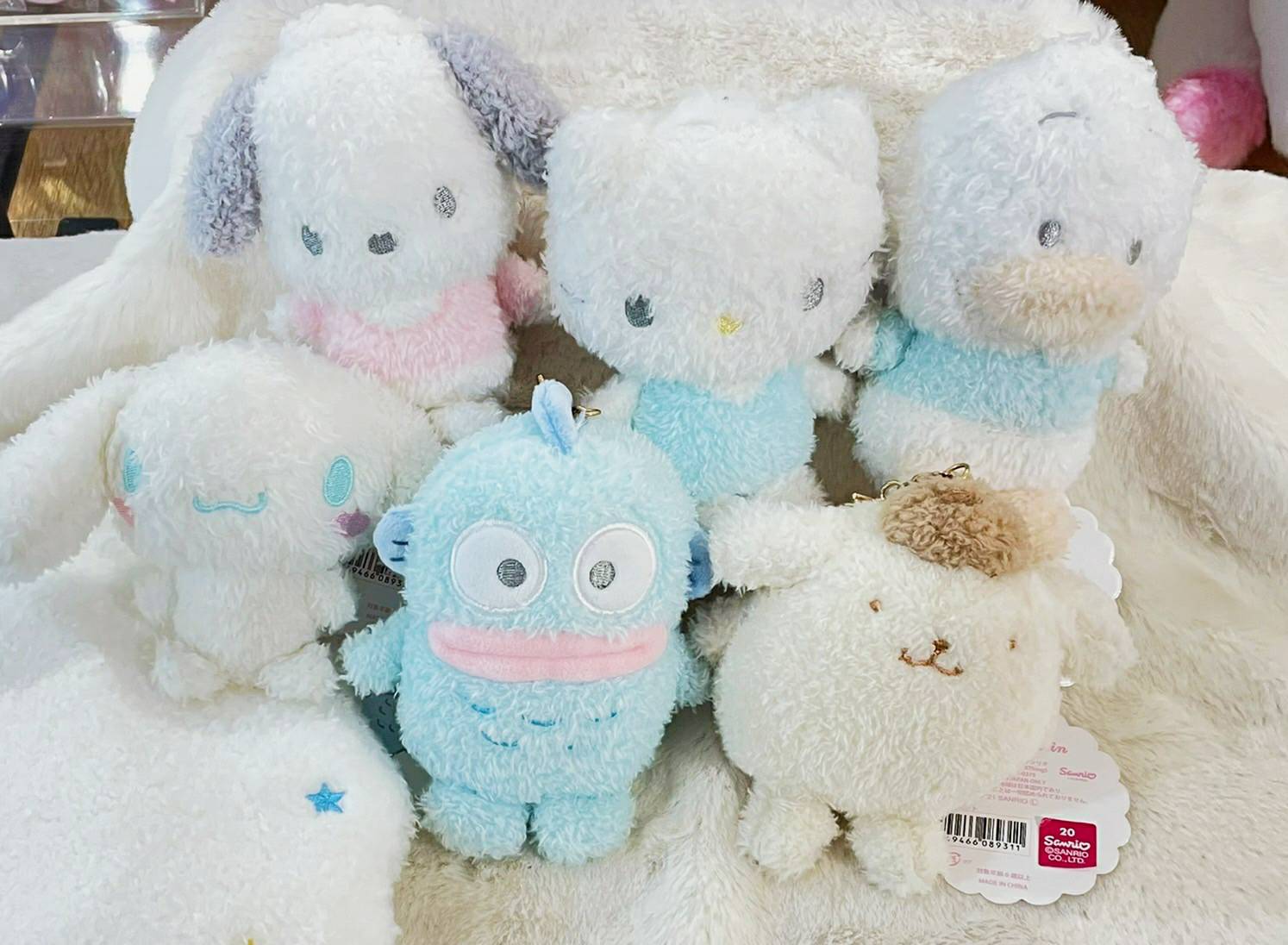 むにゅぐるみパティオ 名古屋近鉄パッセ店 ふわふわパステルボア蓄光シリーズ 光を集めて暗闇でぼんやり光る 不思議なマスコット ボールチェーンとは違い 金具が 型なのも可愛い 他の人とかぶらない物を お探しの方にもオススメ 名古屋近鉄