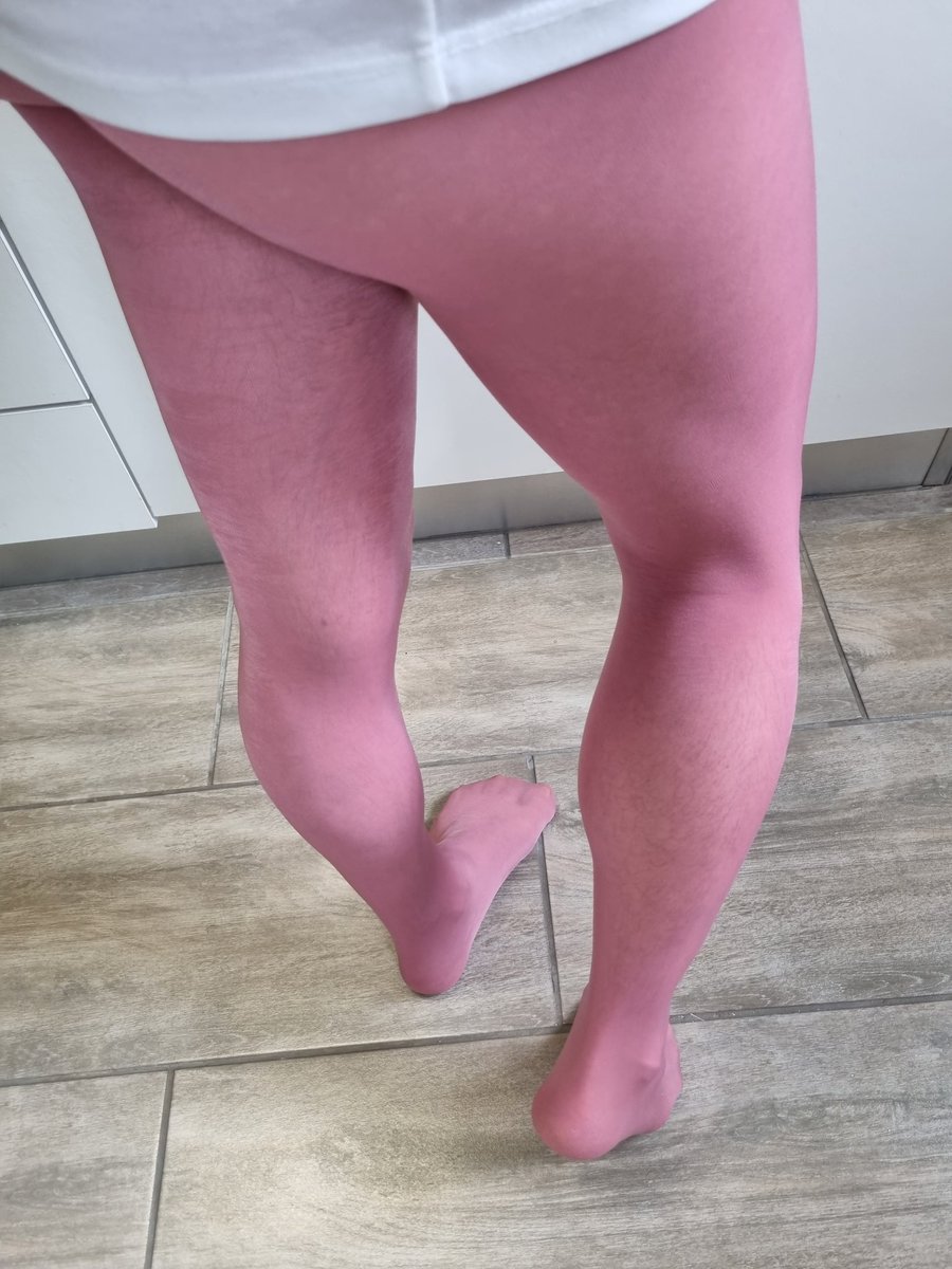 anonymousnylons's tweet photo. FALKE 40D ROSY BLUSH BRIGHT SHINE SILK TIGHTS, Got these on Black Friday, what do you think???
#Falke #Tights #Hosiery #Nylons #Stockings https://t.co/2id3muQar3