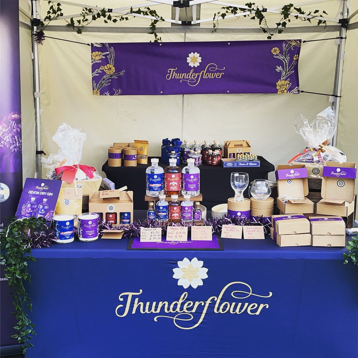 ThundrFlowerGin's tweet photo. All set up and ready to go for the Christmas Market at Newton Abbot Racecourse. 

Hope to see you down here! 💜🎄 https://t.co/wiLEPsu08B