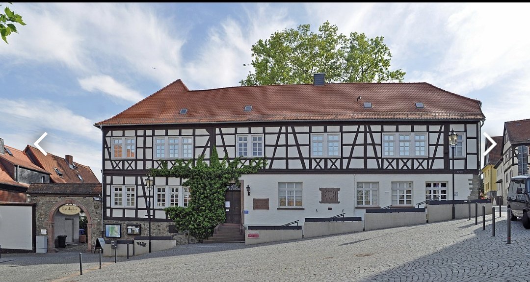 oberursel's tweet photo. Wer kennt dieses Gebäude? Sag uns was es ist... https://t.co/4OHEUDhaQK