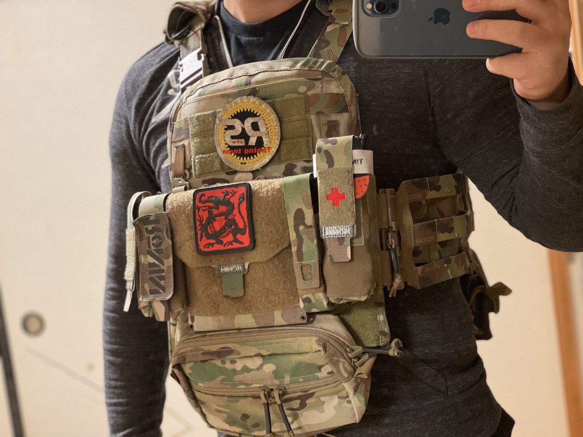 niniikusaro's tweet photo. roninのチェストリグとAVSを合体‼︎
重ーいプレートもinしてますw
#ronin
#ronintactical
#AVS
#cry
#RSphamtom
#プレキャリ
#浪人
#マルチカム https://t.co/TXlOxBwtnp