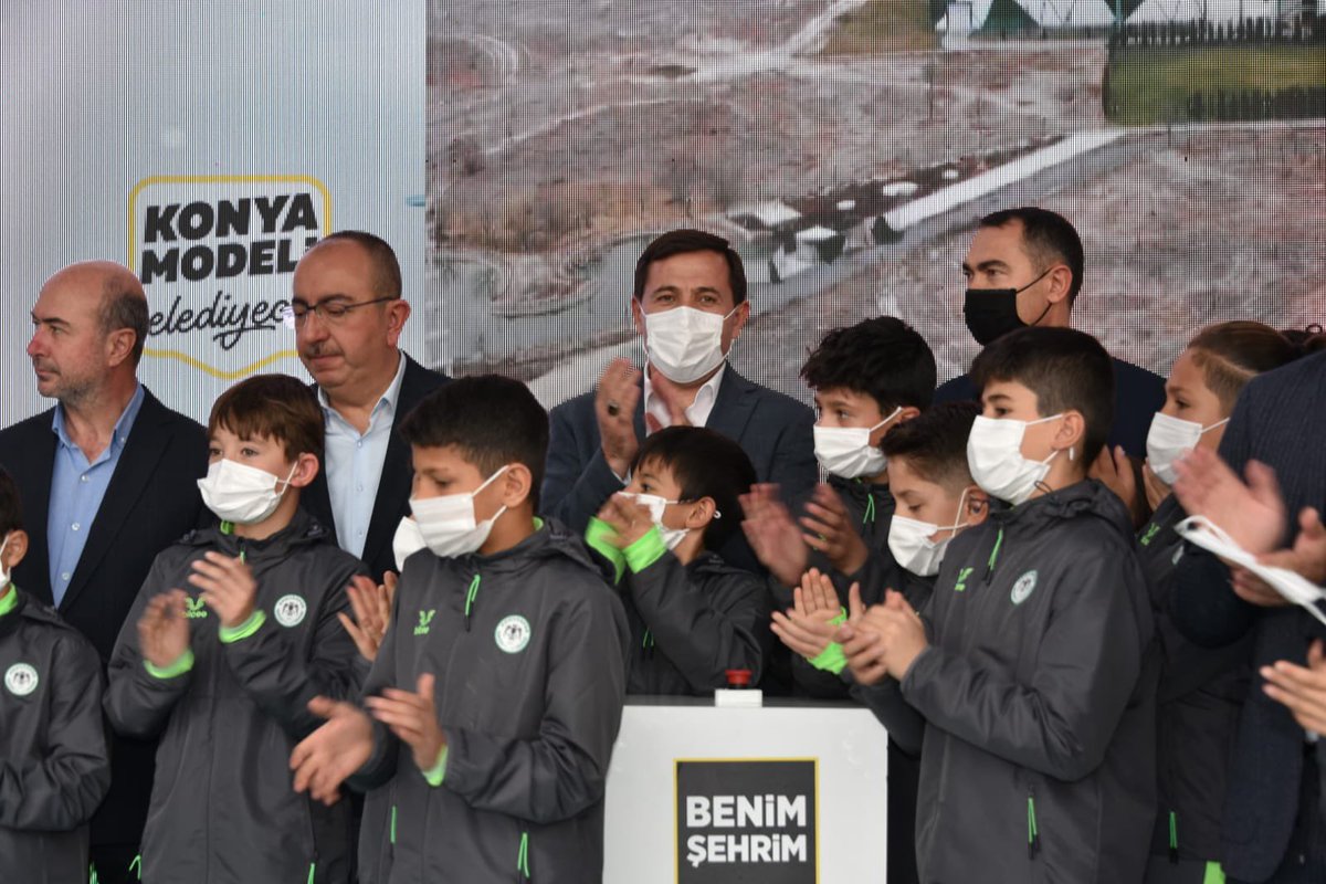 hkilca's tweet photo. Çevre, Şehircilik ve İklim Dğş. Bakanımız Sn. @murat_kurum’un katılımlarıyla temeli atılan Kayacık Spor Tesisleri‘nin şehrimize ve Konyaspor’umuza hayırlı olmasını diliyorum. https://t.co/0sXb81mS0n