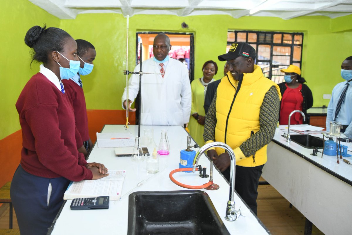 Education is decisive if we want our children to win the future. This is why we are arming them with the necessary competencies and environment to develop enlightened individuals who have what they need to prosper.