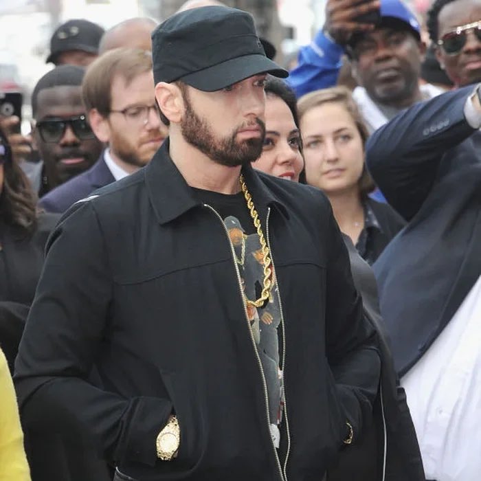 Es gab eine Zeit, da wollte <a href="/Eminem/">Marshall Mathers</a> unbedingt so aussehen wie <a href="/jessenphil/">philipp jessen</a>. Es war seine erfolgreichste Phase.