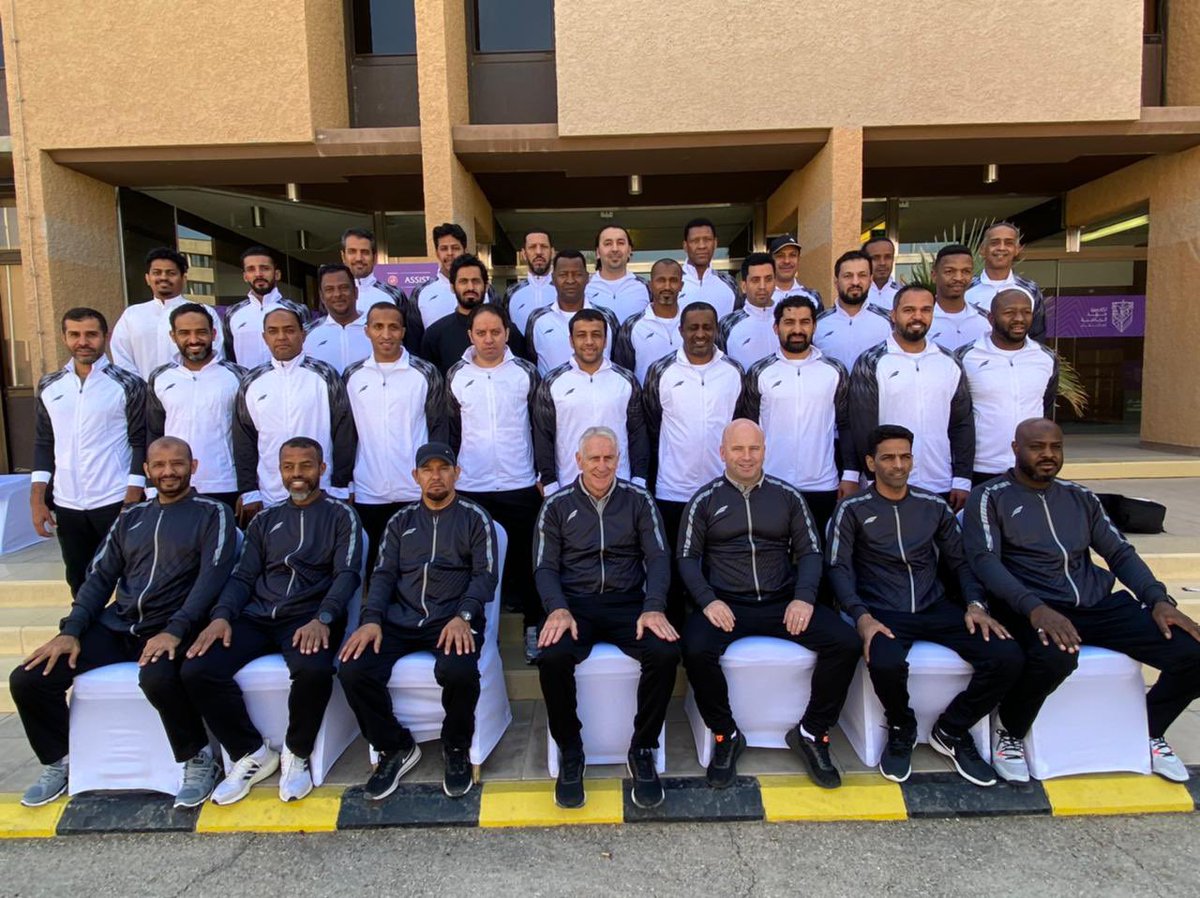 الاتحاد السعودي يقيم  دورة الرخصة الاسيوية المدمجة AB للاعبين الدوليين بتواجد 7 محاضرين من UEFA و AFC 

#بندر_الأحمدي 
#UEFA
#الرخصة_الآسيوية  #المنتخب_السعودي