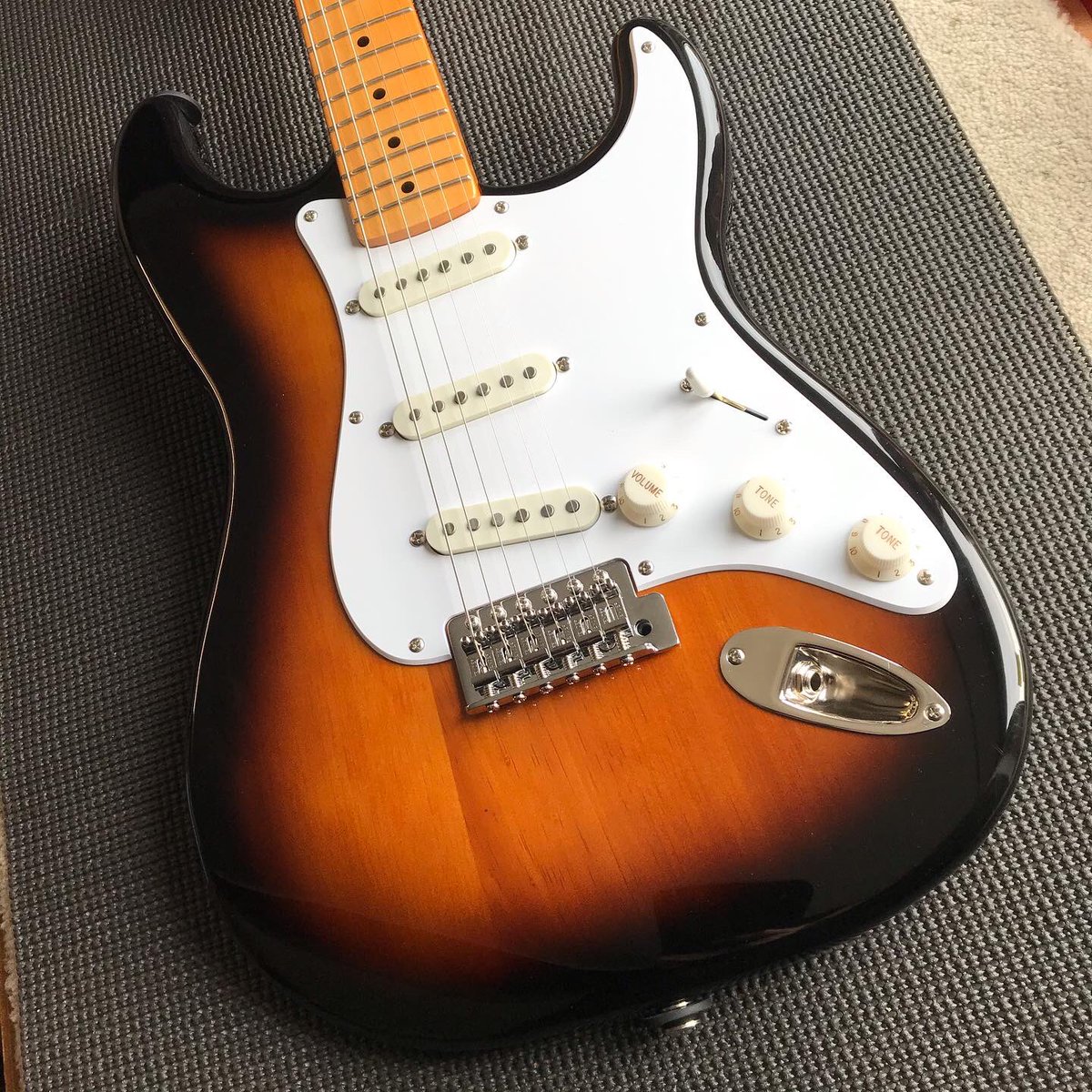 ABGuitartech's tweet photo. Squier Classic Vibe Strat got a complete make over. New Wilkinson tuners, complete rewire, upgraded bridge block fitted..making this very cool Squier Strat a bit cooler. Many thanks again to Paul. 

#strat #straturday #squier #squierstrat #classicvibe https://t.co/jLiGR0PBkI