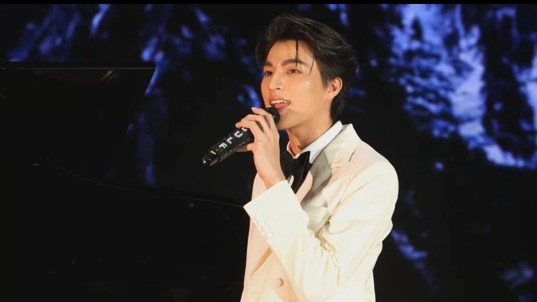 Gulfkanawutofc's tweet photo. บทเพลงที่เก็บเอาดาวทุกดวง เขียนเป็นท่วงทำนองขับขาน🎶🎤

GENTLE LOVE OF GULF
#GulfHBDCon2021
#GulfKanawut 
@gulfkanawut https://t.co/tXLuuHRJ8C