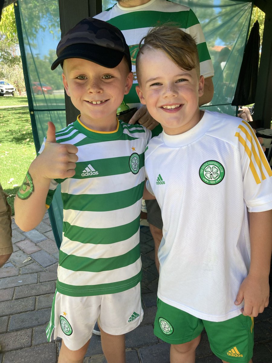 AusPerthCSC's tweet photo. Great day for the annual Perth Celtic Supporters Club Christmas family day in Kings Park 🎅🍀🟢🟡. 
Perth is green &amp; white. 
#bhoysdownunder #perthcsc #santaclausiscomingtotown https://t.co/gTa9NU8TCZ
