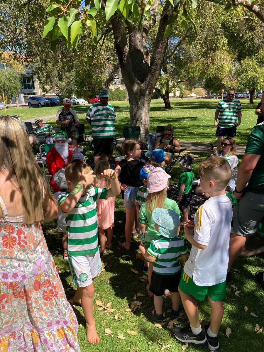 AusPerthCSC's tweet photo. Great day for the annual Perth Celtic Supporters Club Christmas family day in Kings Park 🎅🍀🟢🟡. 
Perth is green &amp; white. 
#bhoysdownunder #perthcsc #santaclausiscomingtotown https://t.co/gTa9NU8TCZ
