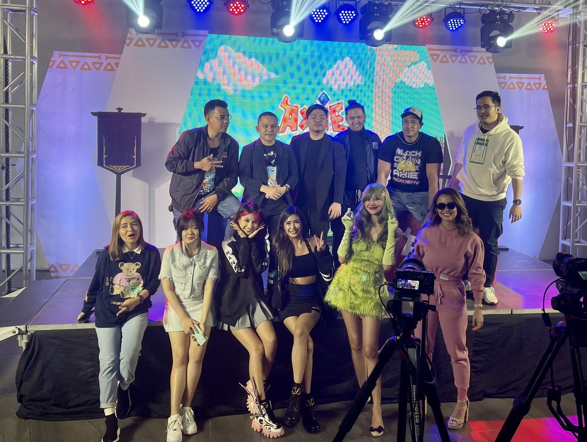 MyrtleGail's tweet photo. Cheers to all the amazing people here for the first #axiecup @AxieInfinity 😍♥️ It’s been a Blast playing with you all. Thanks @Jihoz_Axie @ZyoriTV for making this happen. @eenmercado @kookoocryptotv ☺️☺️☺️ https://t.co/vzQhGaoDQ7