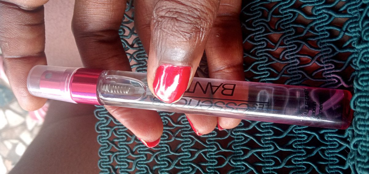 KKetchantcha's tweet photo. @ASENIA_MIC @PauleGaby Achetée hier au Douala Grand Mall
Cliente satisfaite🥰 https://t.co/XruEdzNYWU
