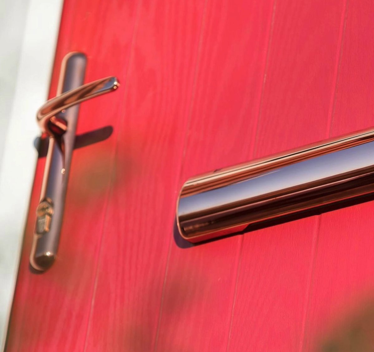 Rouge and Rose 🌹. 
Is there anything more complimentary this time of year? 

This is the perfect door combination for the festive season and all year round! 

Sweet exudes stunning elegance, every day! 

#SweetDoorFurniture