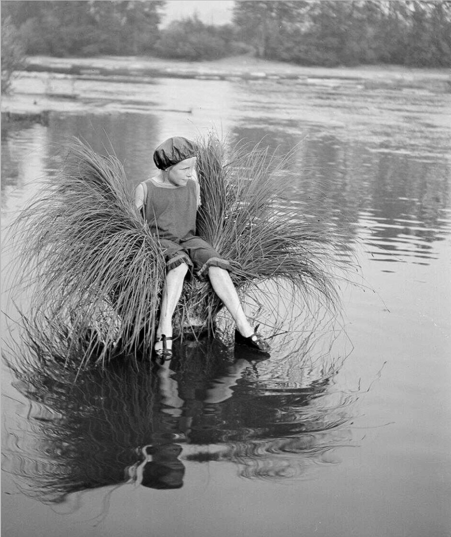 zeitpunkte's tweet photo. Girl in the water
Undated
Photo: Roy C. Andrews
Source: Oregon Digital https://t.co/N4kksjy4z9