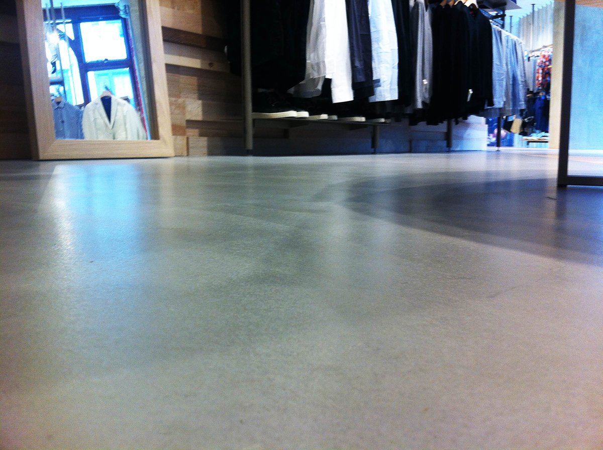 Retail flooring - microconcrete is the perfect solution! ❤️

#concrete #retail #retaildesign #saturday #weekend #socialsaturday #flooring