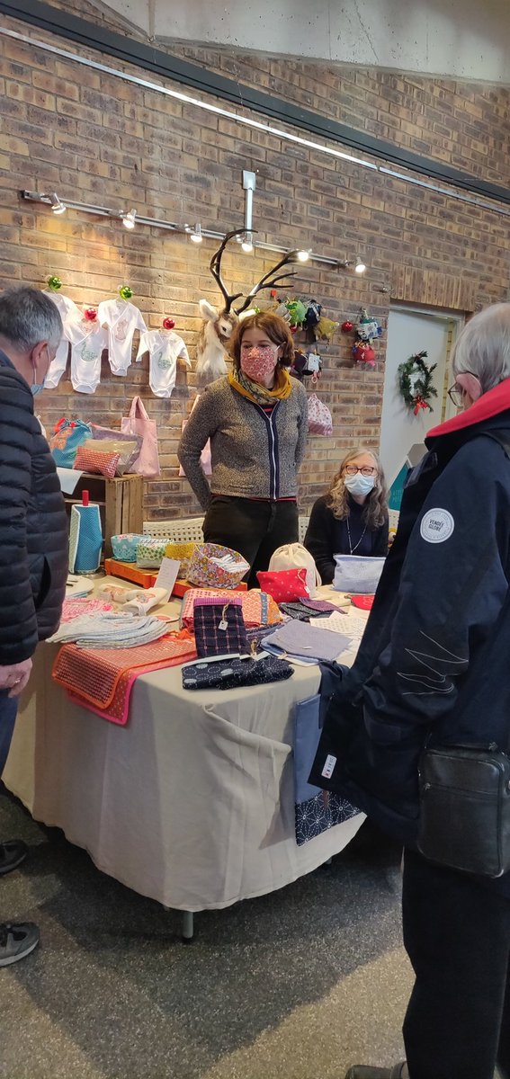 vaudourv's tweet photo. Petit marché Saint Nicolas à la Maison des enfants de #Chatillon #marchedenoel #marchecreateurs @chatillon92320 - Il s'achève bientôt https://t.co/NDcYBkkTK3