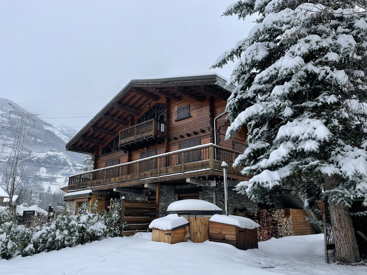 chaletsangliers's tweet photo. It’s been a long time since we have posted but the snow has arrived and we can’t wait to see all our guests this winter ❄️ https://t.co/GCToTUvCC2