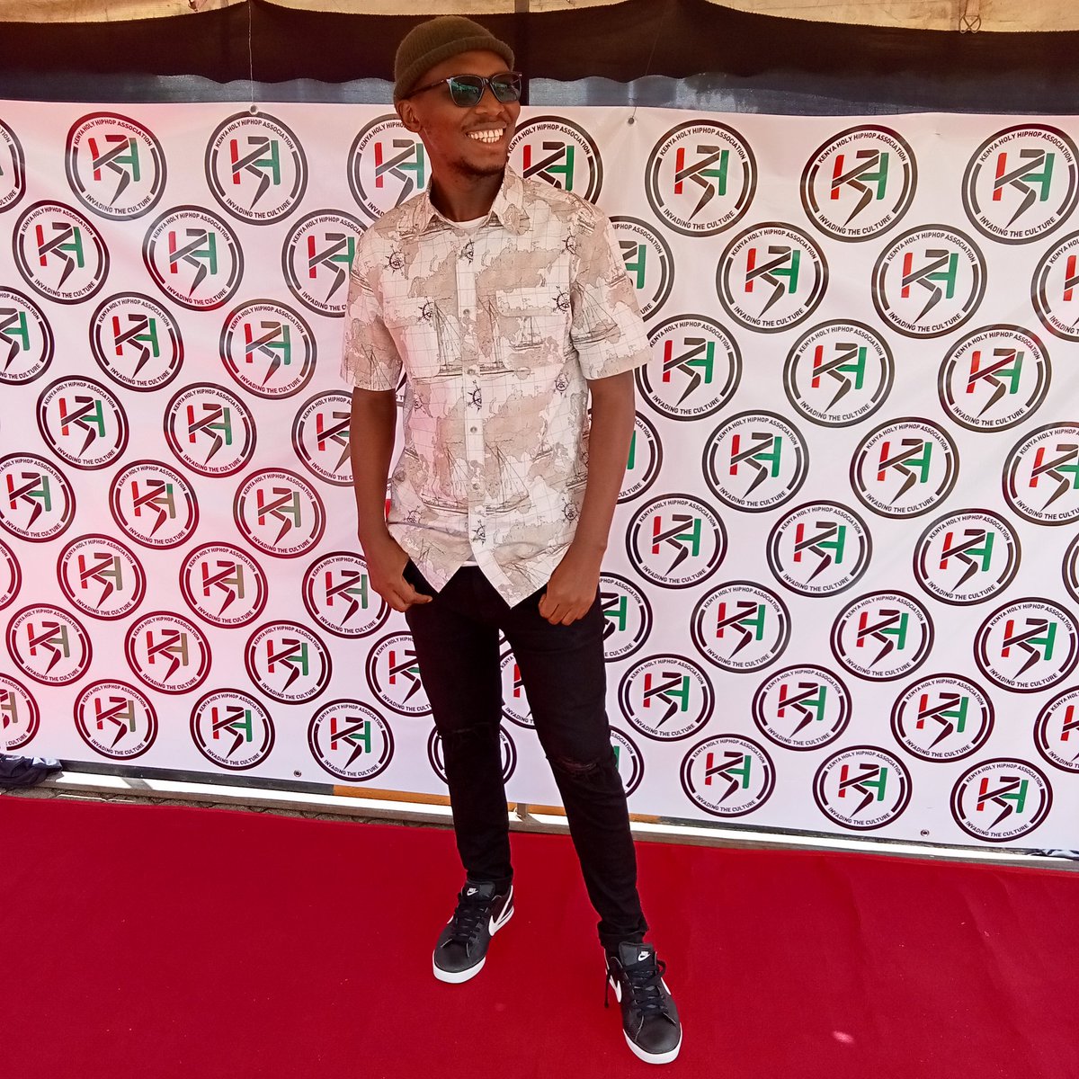KenyaHolyhiphop's tweet photo. @aust_eazy #TheRebirthFest love and gospel Hip hop https://t.co/qWvpnlCDls