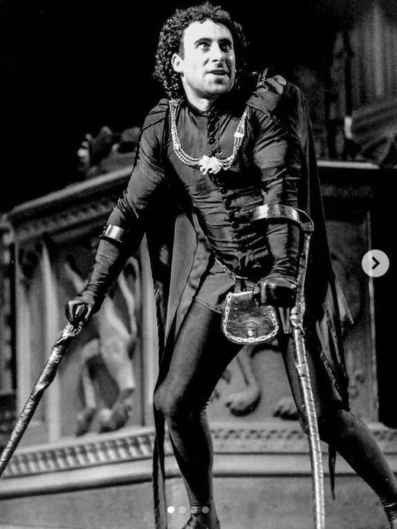 liasw's tweet photo. I was privileged to interview #AnthonySher the day I found out I was expecting my first baby. He had just finished as Richard III. My daughter is now an English teacher, sharing her passion for Shakespeare. Nothing more than coincidence but life &amp; death entwines us all. RIP https://t.co/LkMUY1ueP5