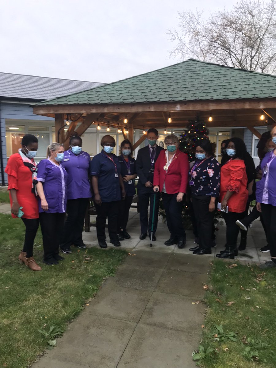 DeniseHylandSE9's tweet photo. Lovely visit to Weybourne Care Home in Abbey Wood, turning on the Christmas tree lights. Thanks to Stuart Cross, MD of ⁦@avantesupport⁩ &amp; the dynamic manager, Paula and her staff @veryhot33 Thanks for the poems the residents wrote. Merry Christmas! ⁦@Royal_Greenwich⁩ https://t.co/VNL9A3q3Zo