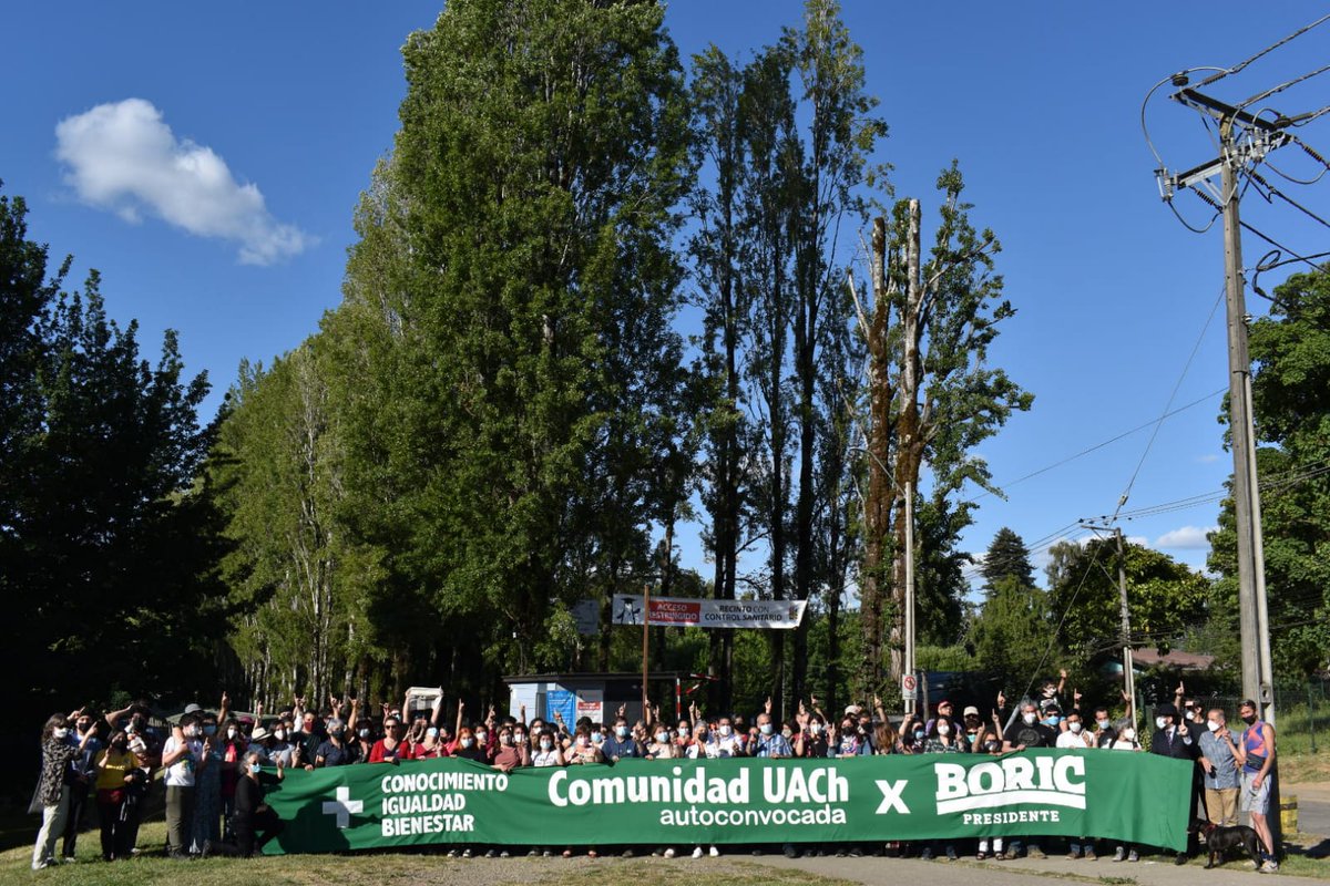 Desde la Mesa CTCI y desde los Comandos Territoriales #CTCIxBoric este fin de semana el conocimiento se hace presente y da su apoyo a @gabrielboric #BoricPresidente 

#Valdivia presente! Atento/as que se vienen fotos de todo Chile!

@MESA_CCyT <a href="/CienciaxBoric/">#AprueboNuevaConstitucion 🌳</a> <a href="/UAustraldeChile/">Universidad Austral de Chile</a>