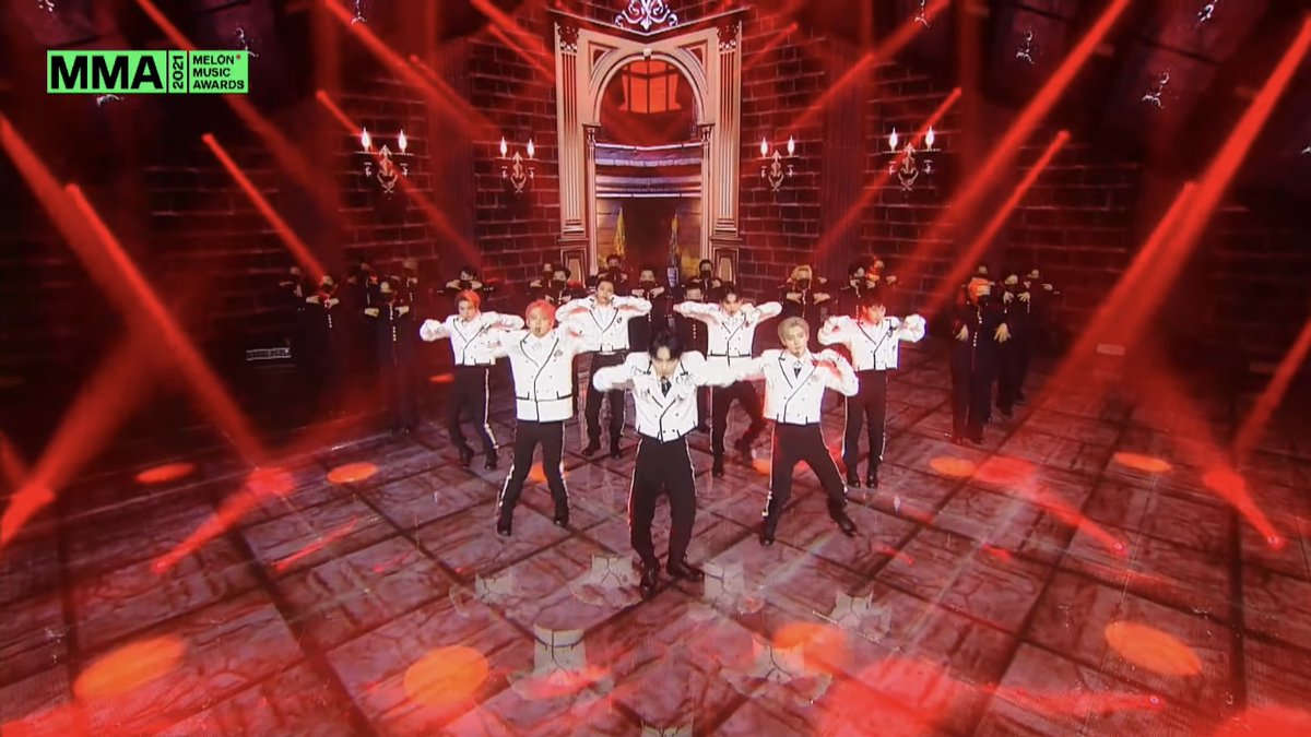 enhypenupdates's tweet image. [PHOTO] 211204

ENHYPEN delivering a powerful performance their &amp;lt;Intro Performance&amp;gt;, &amp;lt;Drunk-Dazed&amp;gt; and &amp;lt;Tamed-Dashed&amp;gt; at the 2021 Melon Music Awards!

ENHYPEN GLOWS ON MMA
#ENHYPENon2021MMA @ENHYPEN_members @ENHYPEN #ENHYPEN #엔하이픈