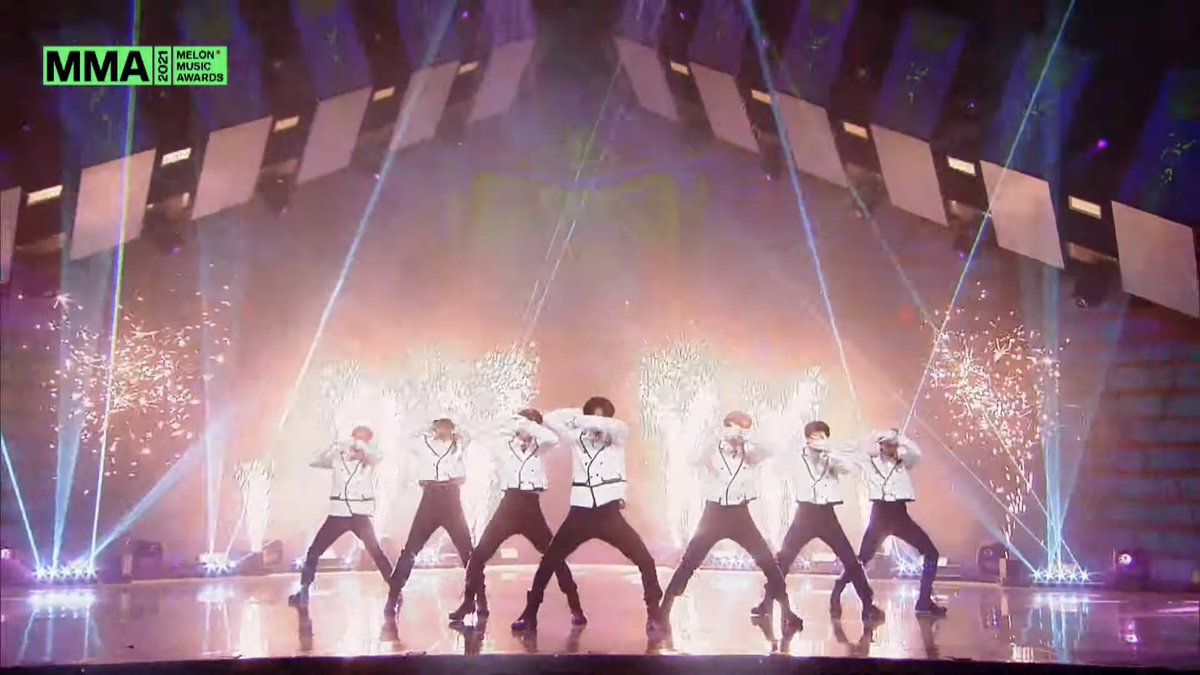 enhypenupdates's tweet image. [PHOTO] 211204

ENHYPEN delivering a powerful performance their &amp;lt;Intro Performance&amp;gt;, &amp;lt;Drunk-Dazed&amp;gt; and &amp;lt;Tamed-Dashed&amp;gt; at the 2021 Melon Music Awards!

ENHYPEN GLOWS ON MMA
#ENHYPENon2021MMA @ENHYPEN_members @ENHYPEN #ENHYPEN #엔하이픈