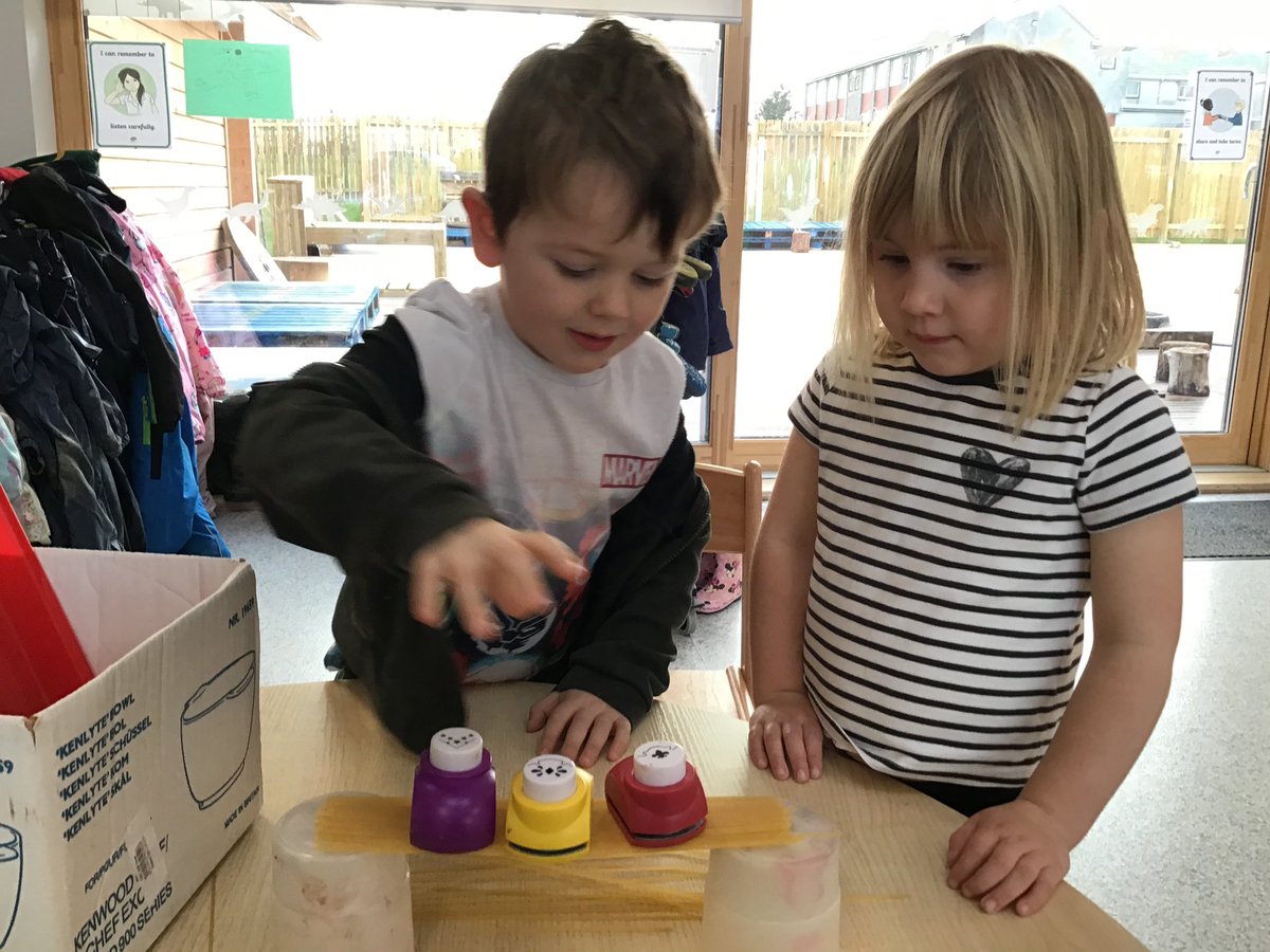 elpestza's tweet photo. Stem learning at #strathislachildrenscentre how strong is spaghetti? Linking learning with real life. Engineering, mathematics, problem solving. @earlyyearsSTEM @earlyyearsscot @FlexibleCScot https://t.co/FSoTaxRsta