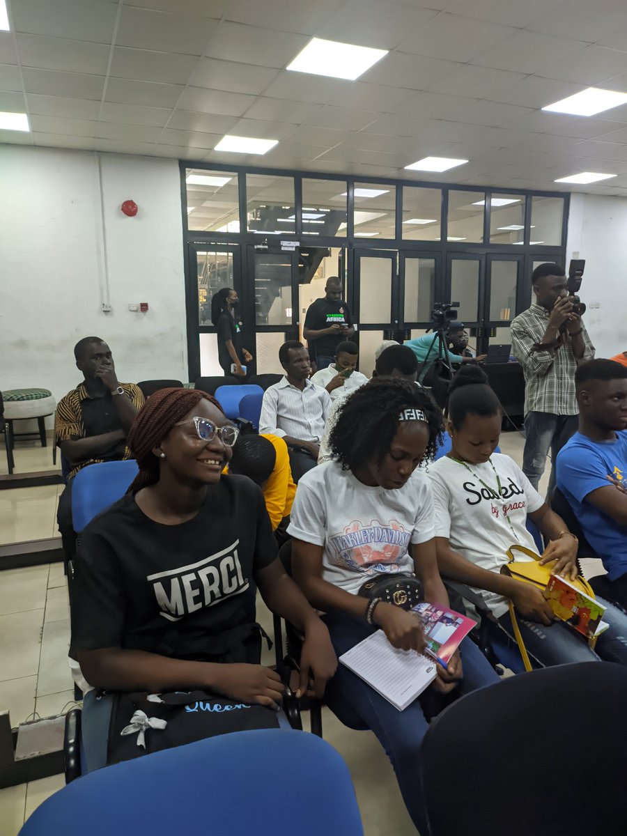 devvenaz's tweet photo. Yo am super pump, the extend africa just kicked off π₯οΈπ₯οΈπ₯
#Extendafrica21 #metaverse #realityisreal https://t.co/XiuitLMuzA https://t.co/GETDLIIlNY