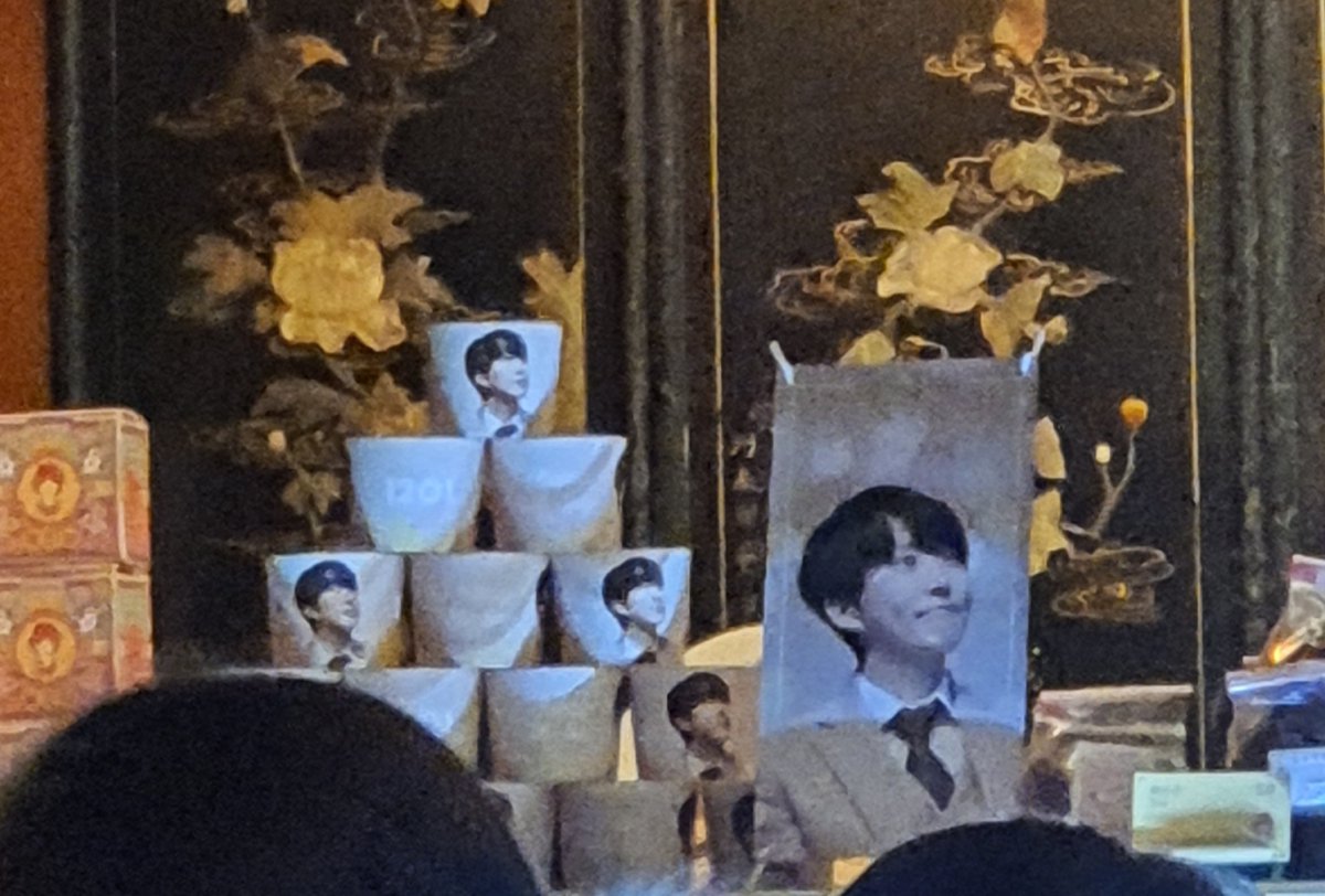 B4M_B_'s tweet photo. 특전이 없네... 역시 너무 늦게 왔지...
#함께여서_따뜻한_우리의_겨울
#HAPPY_JB_DAY
#생일축제모르나_생일축제 https://t.co/P17eeIsVfW