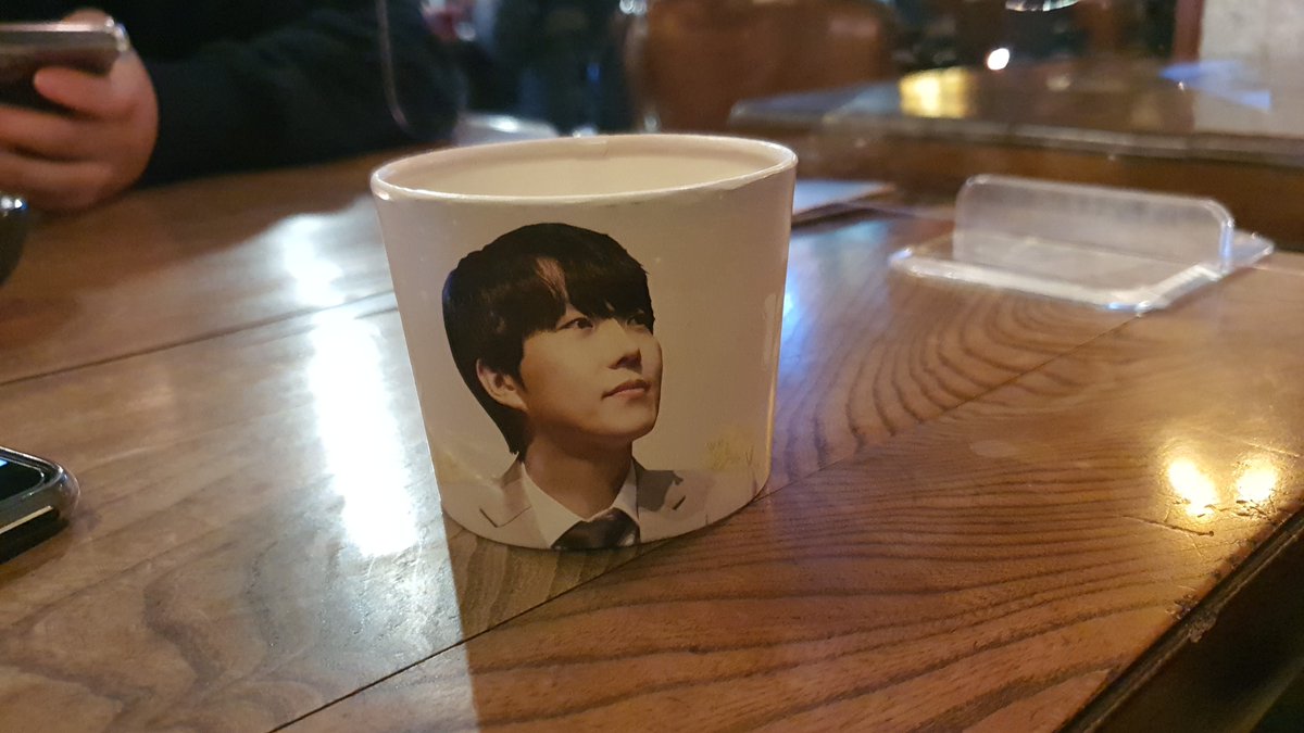 B4M_B_'s tweet photo. 특전이 없네... 역시 너무 늦게 왔지...
#함께여서_따뜻한_우리의_겨울
#HAPPY_JB_DAY
#생일축제모르나_생일축제 https://t.co/P17eeIsVfW