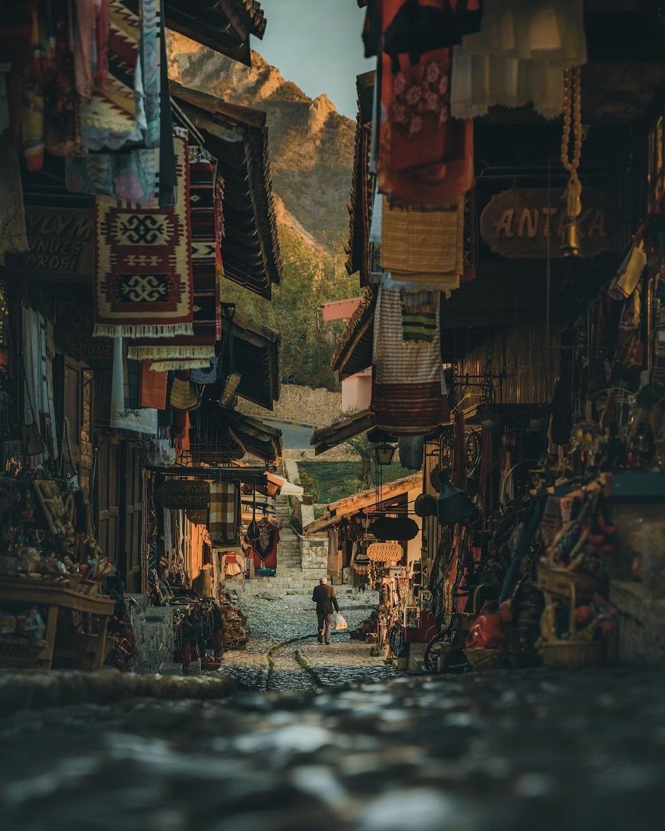 milvaekonomi's tweet photo. Një promovim fantastik për Krujën në faqen e njohur të udhëtimeve Voyaged. 

#BeautifulAlbania 🇦🇱❤️ https://t.co/bFEF1kgfSq