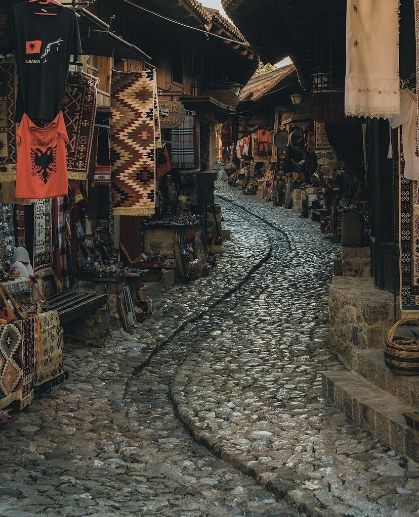 milvaekonomi's tweet photo. Një promovim fantastik për Krujën në faqen e njohur të udhëtimeve Voyaged. 

#BeautifulAlbania 🇦🇱❤️ https://t.co/bFEF1kgfSq