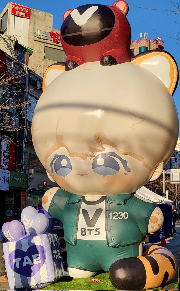 The doll installed in advance, and more facilities will be disclosed through the following announcement! “ tiger player” and “bear guardian” would open the prelude for Tea’s BD, we sincerely invite everyone to enjoy and play in the Taehyung area of the Sinchon lantern show！