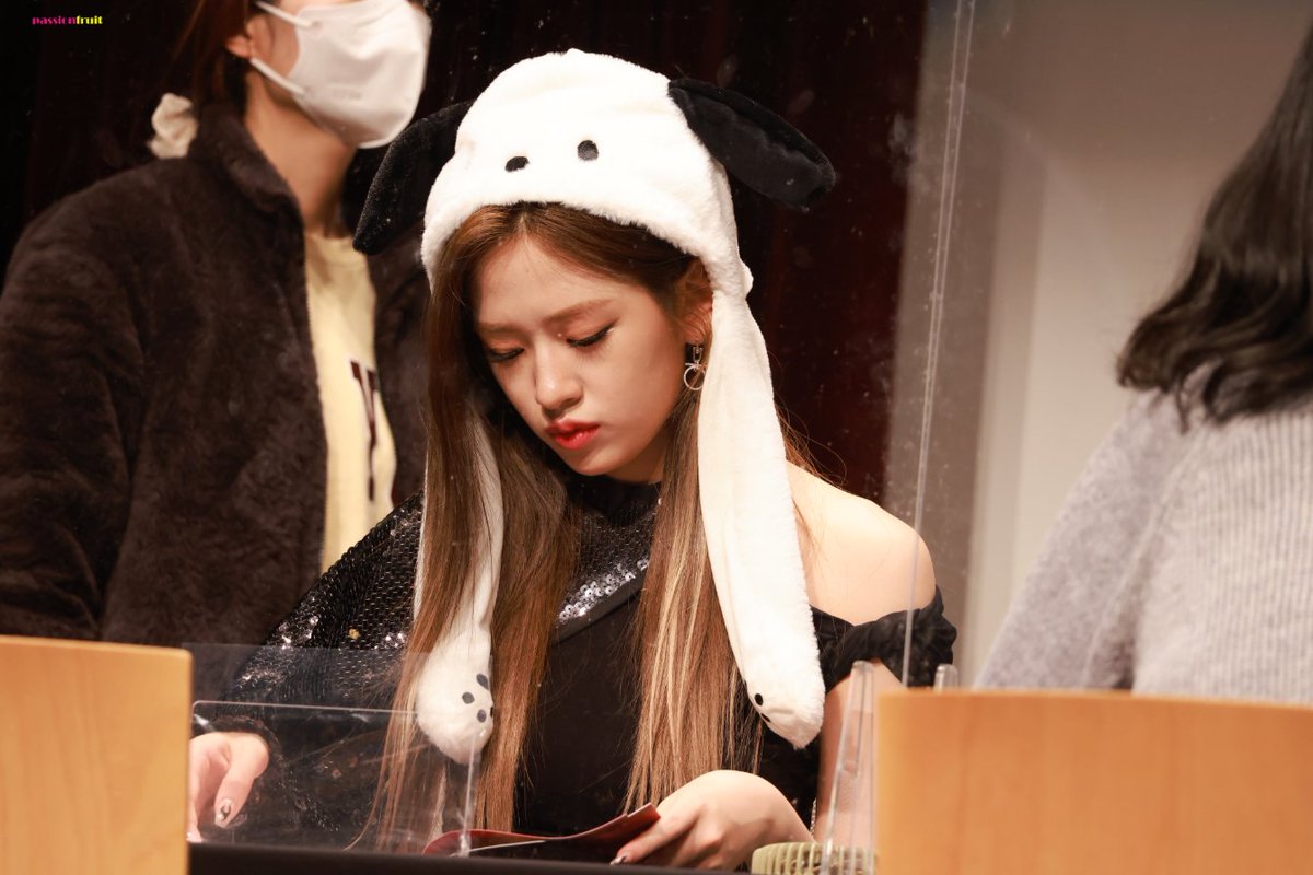 passionfruit901's tweet photo. 211203

😱🥰숨막혀...

#yujin #IVE #유진 #아이브 #지니가요 
#안유진 https://t.co/2WaMVjImcz