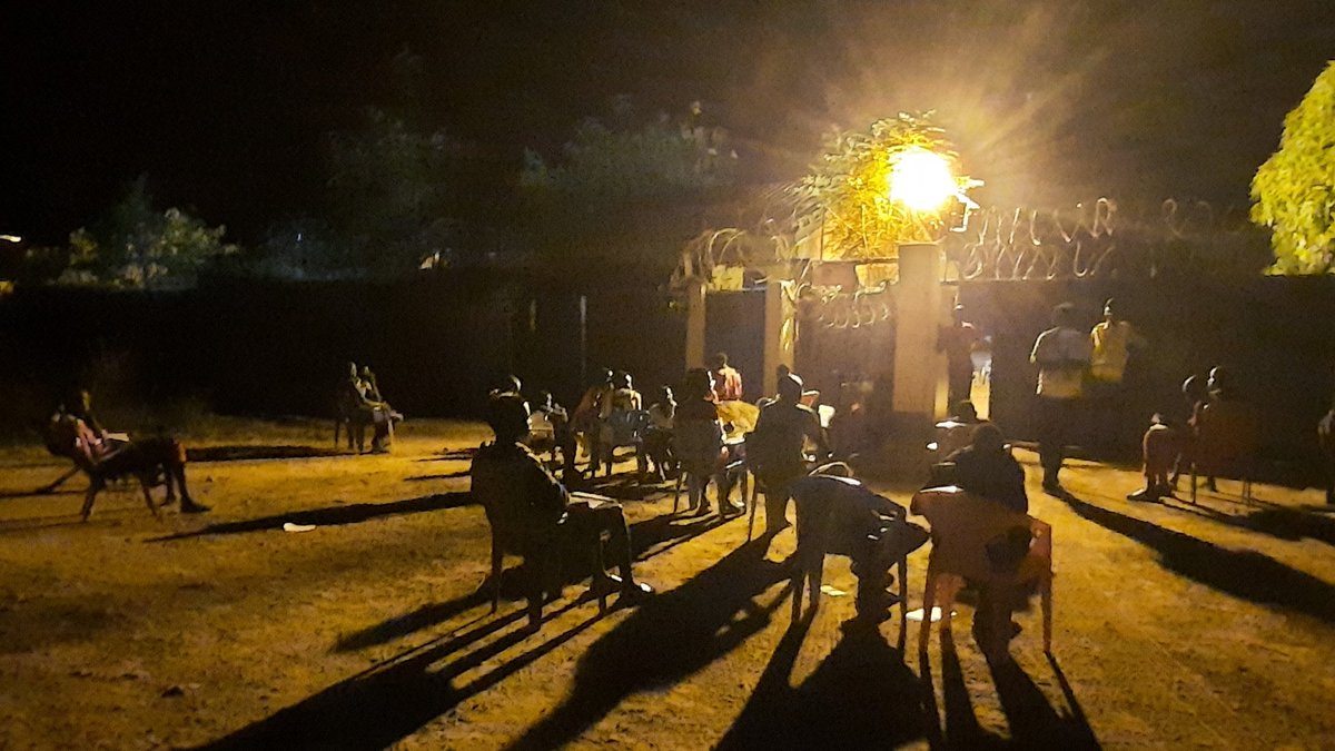 JalalWFP's tweet photo. Outside @WFP_SouthSudan guest house in Kuajok, school children studying to prepare for exams. Our guest house is one of very few places with light at night  and they sit outside to study. Bravo to the kids for their amazing passion!!!! https://t.co/w8mEay9mHn