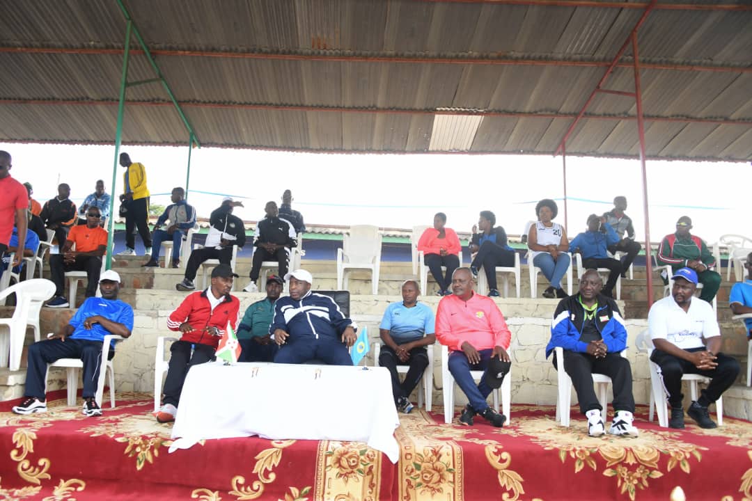 BurundiNet1's tweet photo. #BurundiSport Sous le Haut Patronage de @GeneralNeva, la Fédération #Burundi-aise de #Volleyball, en collaboration avec @MinEACJSCBdi, organise les finales de la 3ème éd. de la #CoupeDuPresident avec coe 1er match () lz équipes féminines #Muzinga - #LesAs, sponsor: @EconetBurundi https://t.co/sCHNDB337y