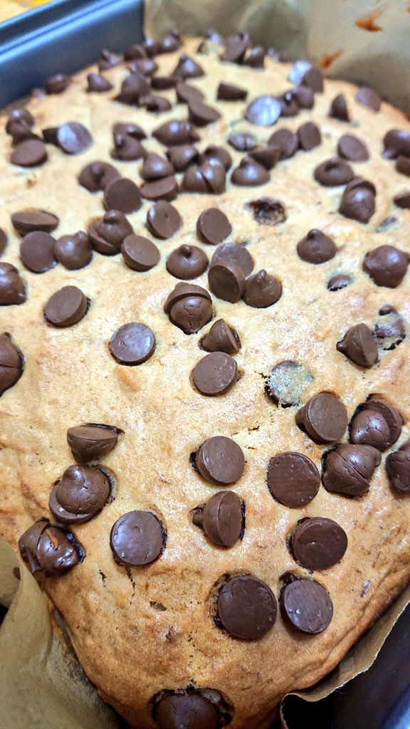 iamcaeli's tweet photo. Banana choco chip bread 🍌 https://t.co/9TJRtkj8R1