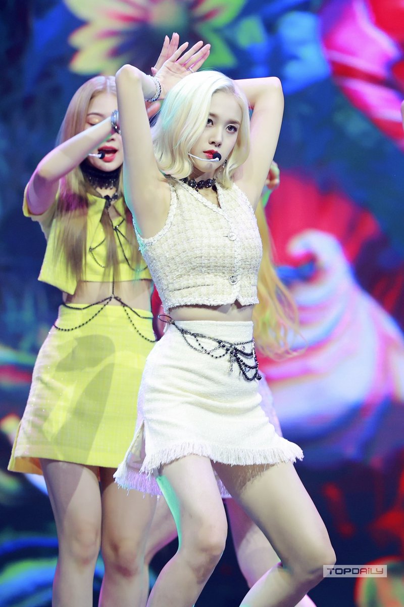 portaljangyeeun's tweet photo. 📸 | #J durante a performance do STAYC no MMA 2021.
#재이 #STAYC_MMA2021 #STAYConMMA https://t.co/zPmbx6HiiI