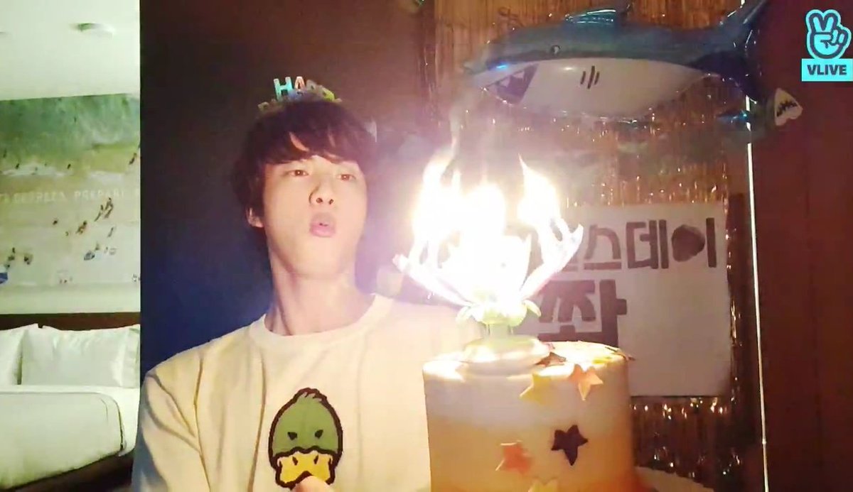mubai__jk's tweet photo. มึงดูเทียนวันเกิดพี่จิน 555555555555555555555555555555555555555555555555555555555555555555555555555555555555 https://t.co/hbnKLr6zG0