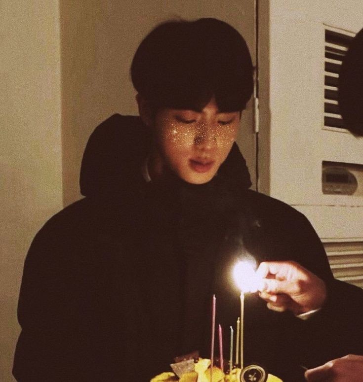 helinhan7sn's tweet photo. #HappyBirthdayJin 
#HAPPYJINDAY 
#WorldwideHandsomeDay https://t.co/PTPIqylAfj
