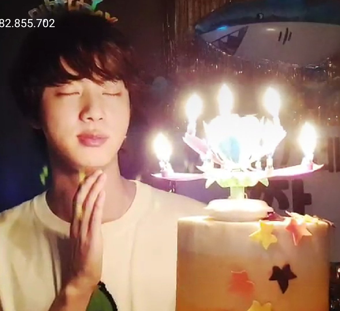 ositovcut's tweet photo. #HAPPYJINDAY 😭😭😭💘💘💘 https://t.co/D7Iz1voGog