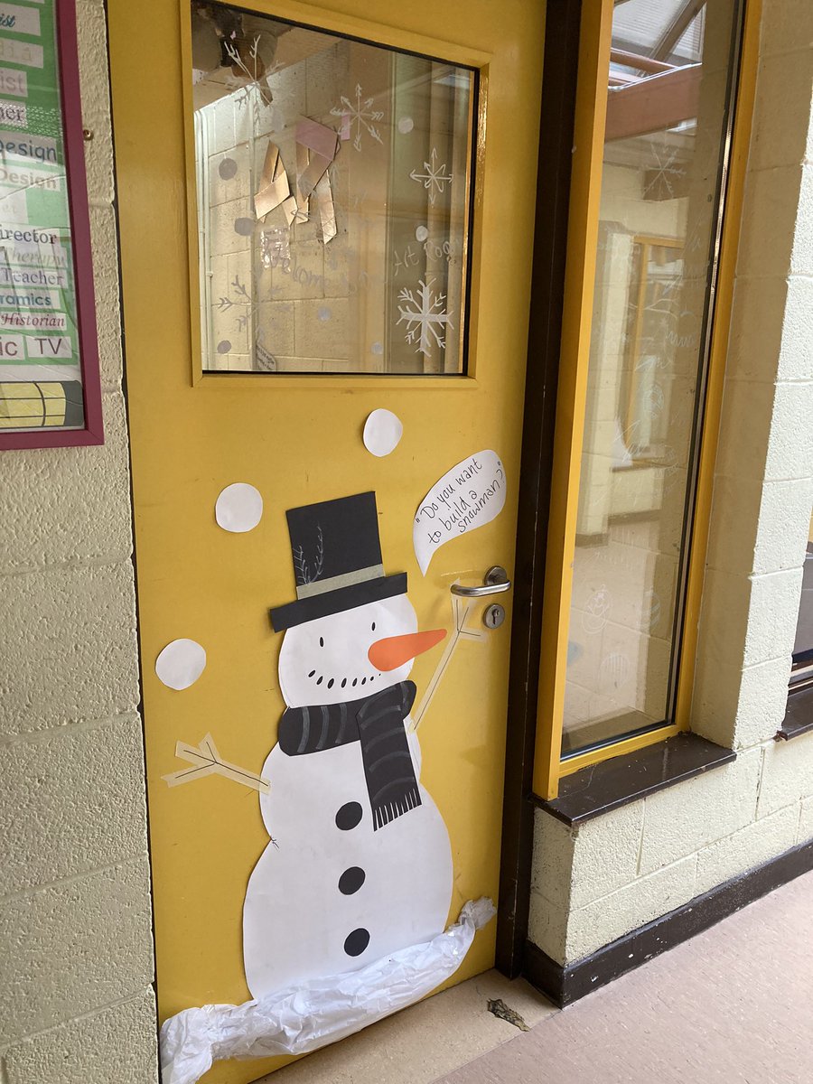 fiona_buggy's tweet photo. Christmas has started to creep in @DeansrathCC @Education_Ire @ddletb #December2021 #decorateadoor https://t.co/H396dgbkgY