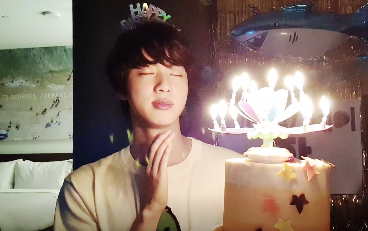 seokjinfile's tweet photo. may all seokjin’s birthday wishes come true 🥺 https://t.co/2p5h9oRewj