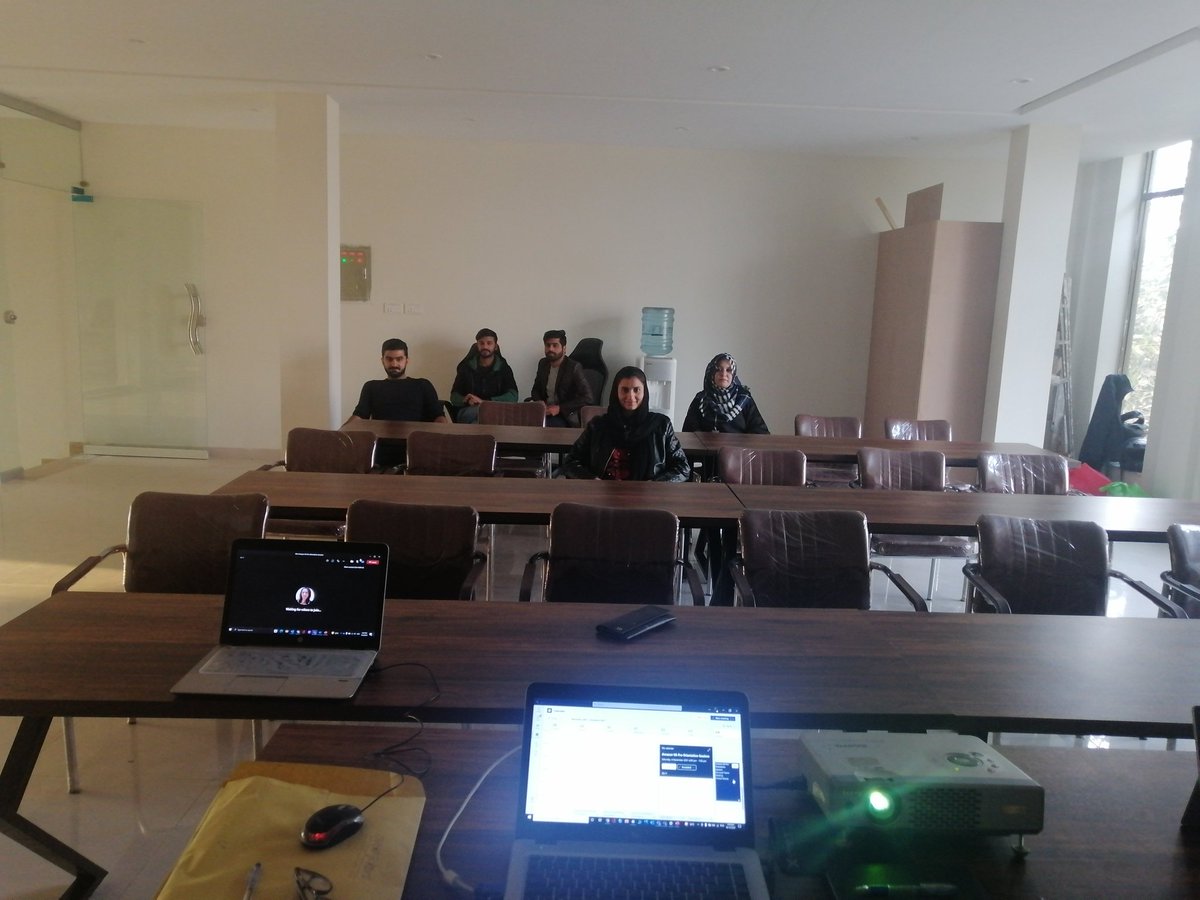 Aisha_shabbir's tweet photo. Orientation day
Go POA Solutions Team.
#Amazoncourses
#virtualassistant https://t.co/UyNBhBRupN