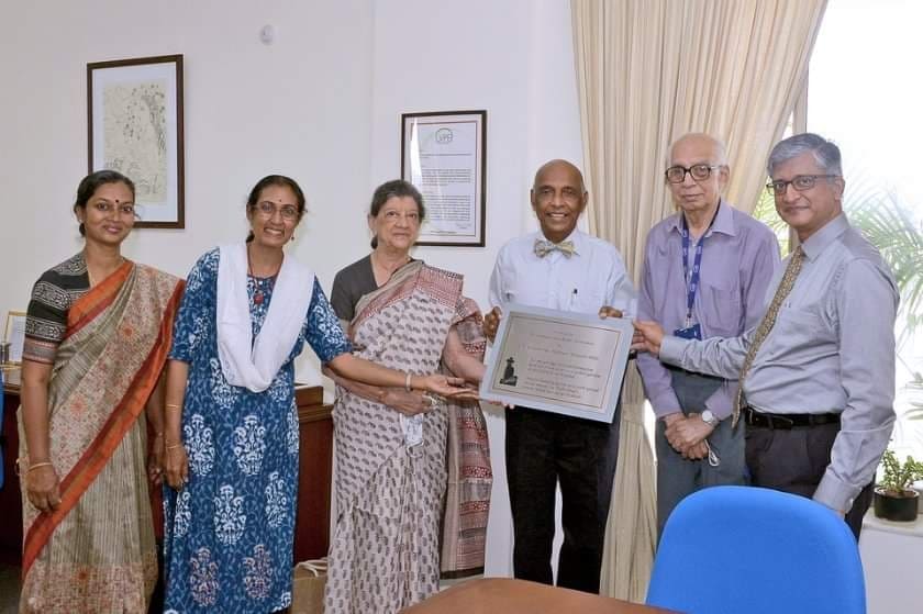 lvprasadeye's tweet photo. ✨Ms Ismet Mehdi, the founding member of @SaveRocks, presented Dr GN Rao #LVPEI with a plaque for preserving the 2500 million-year-old granite (rock) formation in its Kallam Anji Reddy campus #BanjaraHills #Hyderabad #SaveRocks #SaveHeritage #nature #GreenLVPEI https://t.co/LIfoWZsgXZ