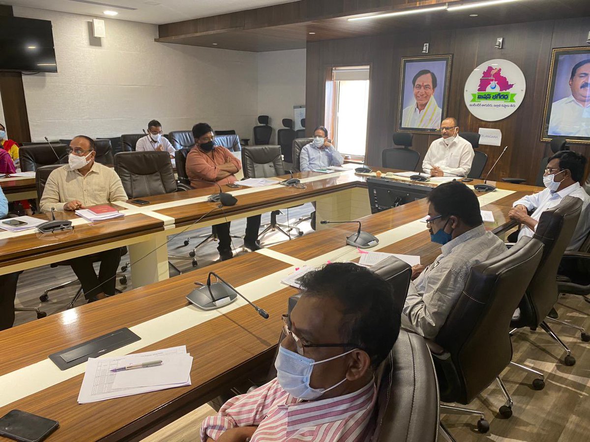 mb_telangana's tweet photo. #Missionbhagiratha Engineer-in-Chief Sri G.Krupakar Reddy Sir today conducted virtual meeting with all CEs ,SEs &amp; EEs Intra.  agenda items are critically reviewed. @SmitaSabharwal @DayakarRao2019. https://t.co/c4arO3bJLW