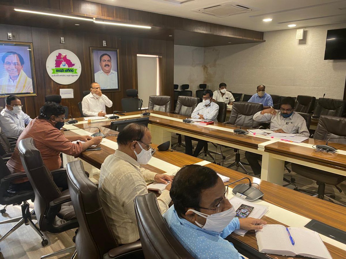mb_telangana's tweet photo. #Missionbhagiratha Engineer-in-Chief Sri G.Krupakar Reddy Sir today conducted virtual meeting with all CEs ,SEs &amp; EEs Intra.  agenda items are critically reviewed. @SmitaSabharwal @DayakarRao2019. https://t.co/c4arO3bJLW
